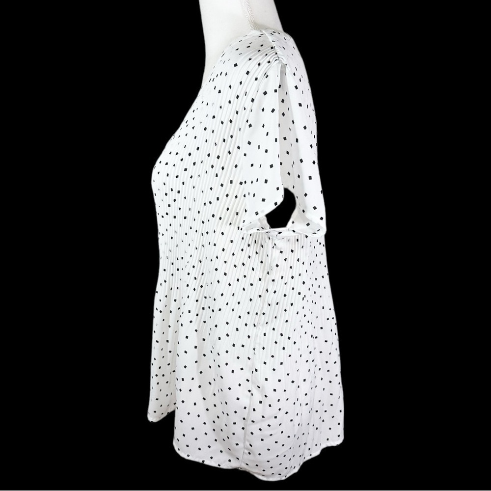 🌸Pleione- Black/White Short Sleeve V Neck Button Down Blouse- Size M - Picture 5 of 8